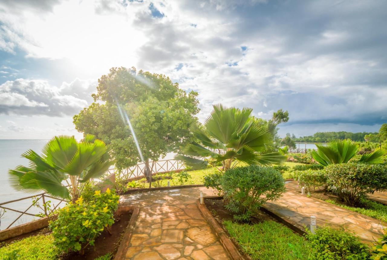 Azao Resort & Spa Pongwe Bagian luar foto