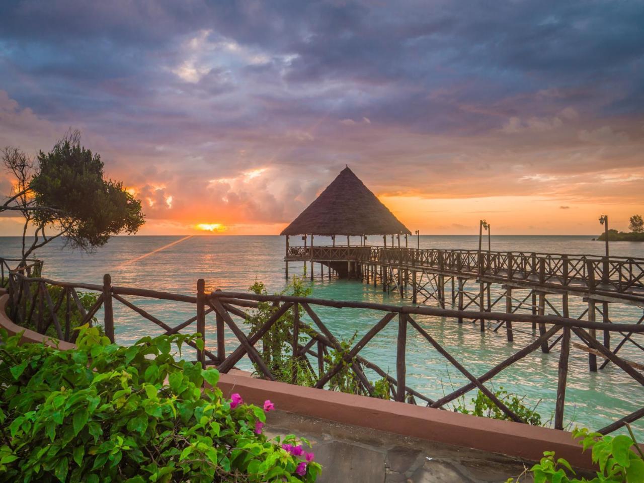 Azao Resort & Spa Pongwe Bagian luar foto
