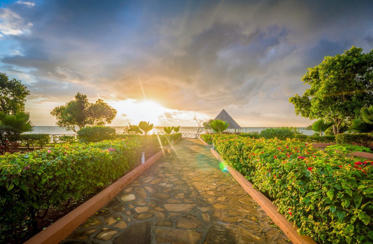 Azao Resort & Spa Pongwe Bagian luar foto